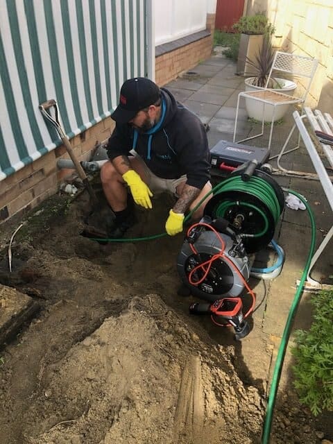 Kenec Plumbing and Gas plumber at work